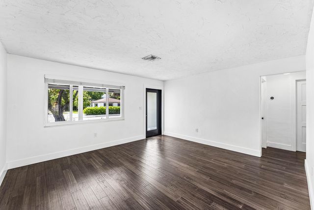 2105 N Federal Highway, Lake Worth Beach, FL 33460