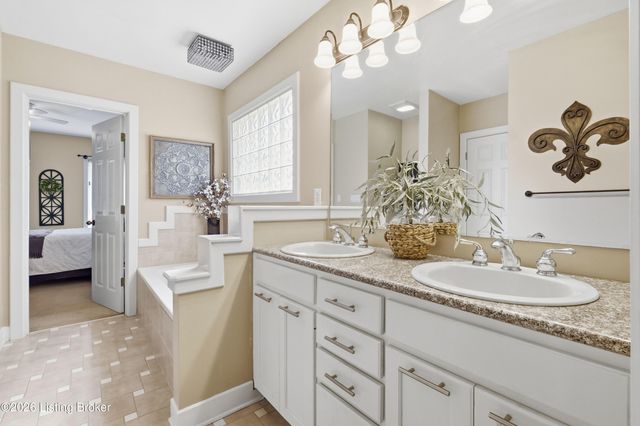 10500 Dove Tree Ct, Prospect, KY 40059
