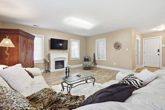 10500 Dove Tree Ct, Prospect, KY 40059