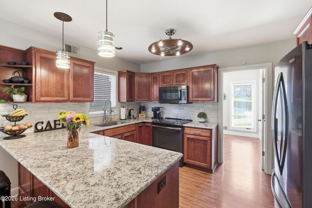 10500 Dove Tree Ct, Prospect, KY 40059
