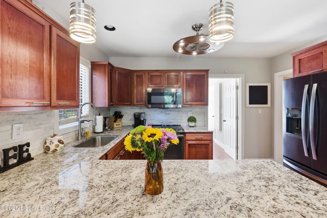 10500 Dove Tree Ct, Prospect, KY 40059