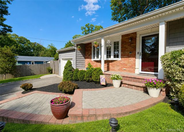47 March Court, Selden, NY 11784