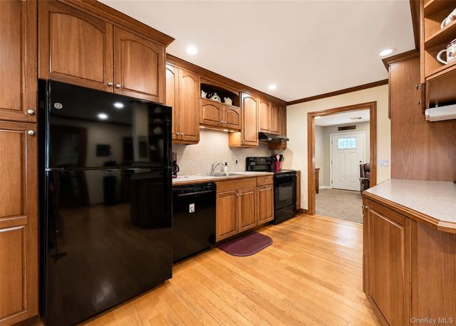 47 March Court, Selden, NY 11784