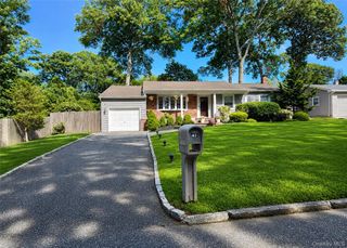 47 March Court, Selden, NY 11784