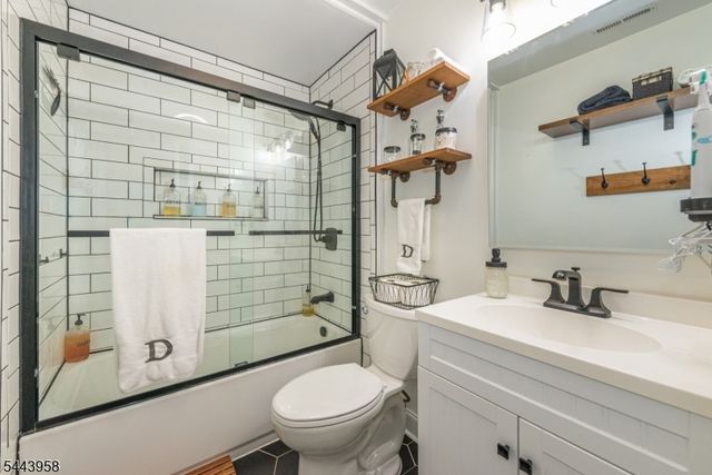 2 Steamboat Dr, Vernon Twp., NJ 07462