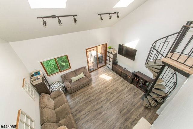 2 Steamboat Dr, Vernon Twp., NJ 07462