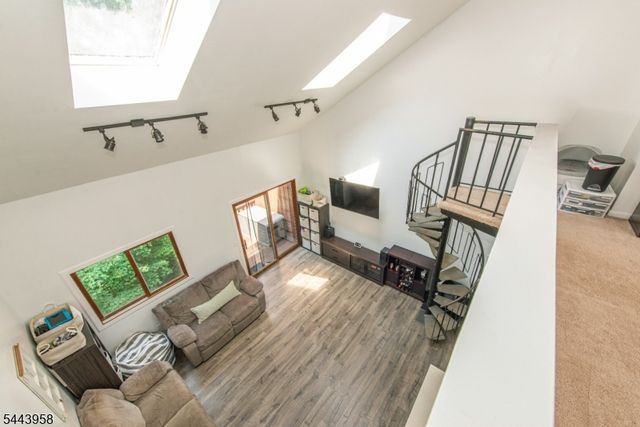 2 Steamboat Dr, Vernon Twp., NJ 07462
