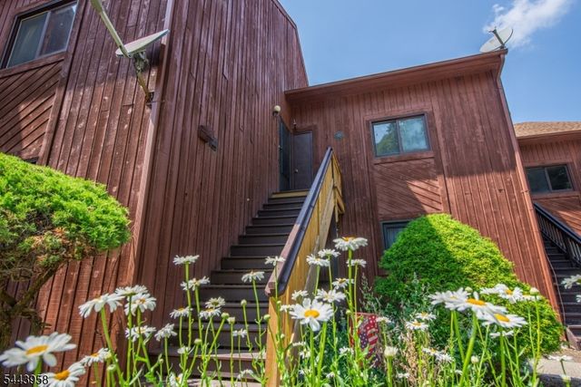 2 Steamboat Dr, Vernon Twp., NJ 07462