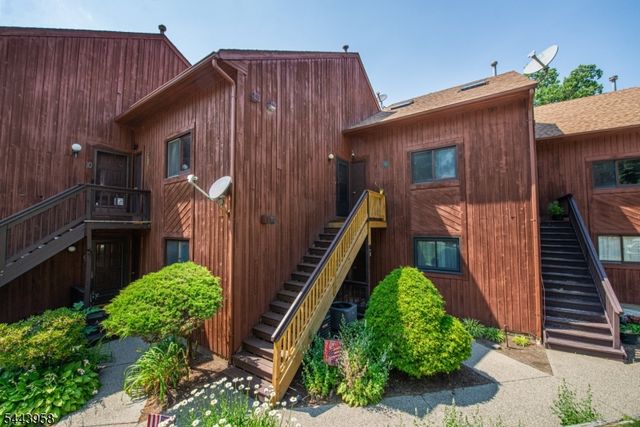 2 Steamboat Dr, Vernon Twp., NJ 07462
