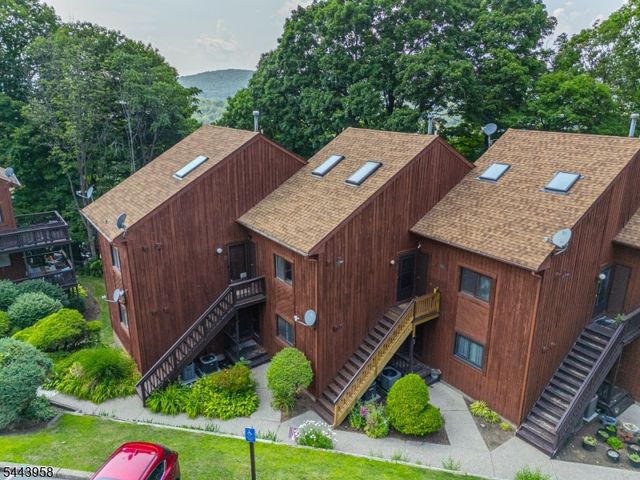 2 Steamboat Dr, Vernon Twp., NJ 07462