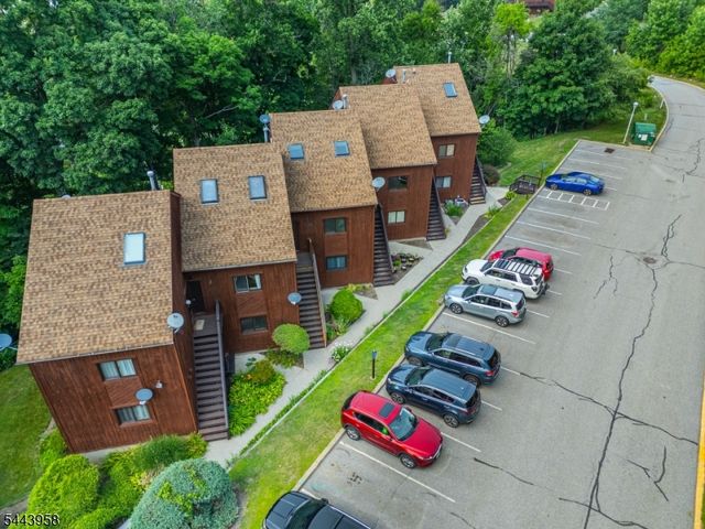 2 Steamboat Dr, Vernon Twp., NJ 07462