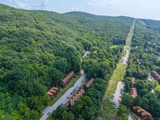 2 Steamboat Dr, Vernon Twp., NJ 07462