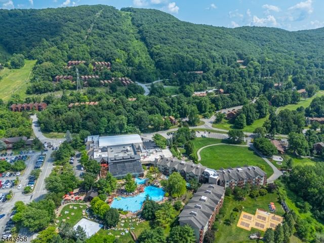 2 Steamboat Dr, Vernon Twp., NJ 07462
