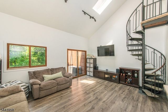 2 Steamboat Dr, Vernon Twp., NJ 07462