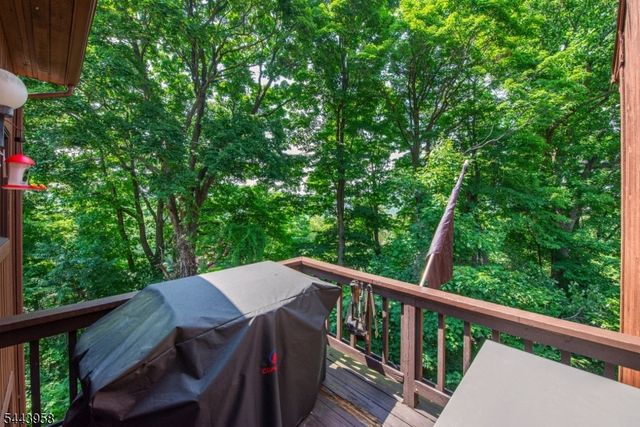 2 Steamboat Dr, Vernon Twp., NJ 07462