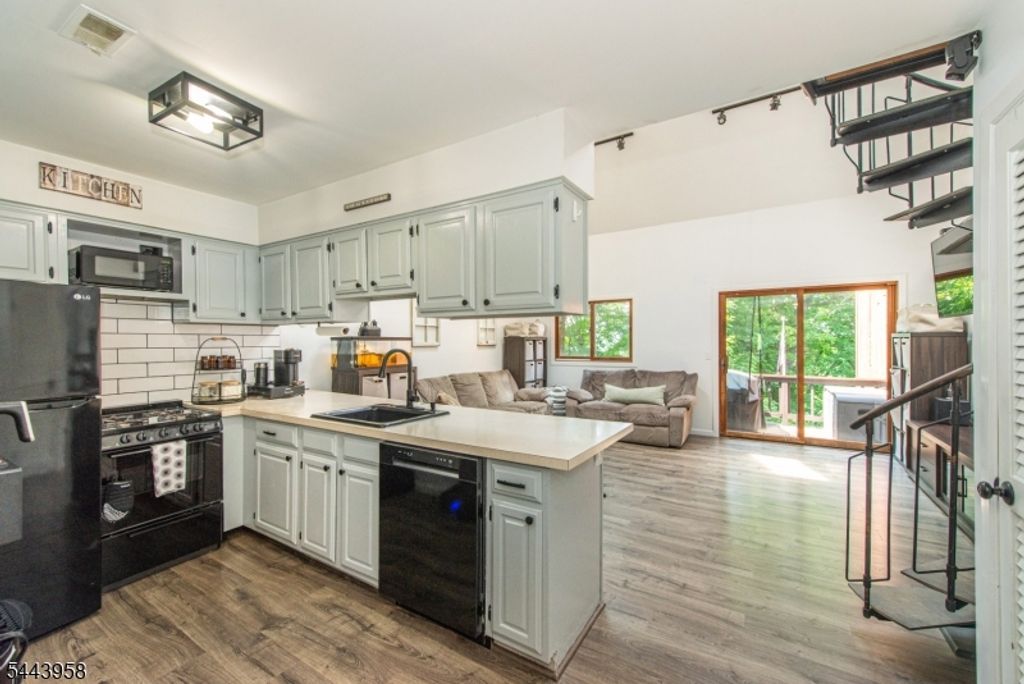 2 Steamboat Dr, Vernon Twp., NJ 07462