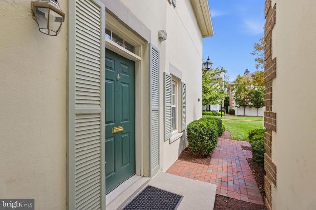 1011 N PITT ST, Alexandria, VA 22314