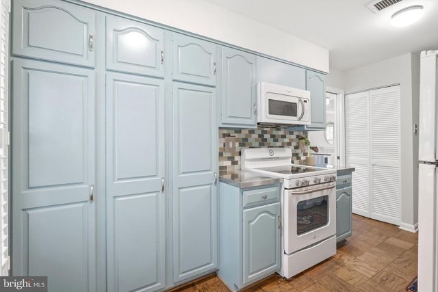 1011 N PITT ST, Alexandria, VA 22314