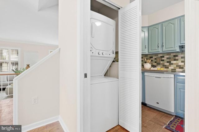 1011 N PITT ST, Alexandria, VA 22314