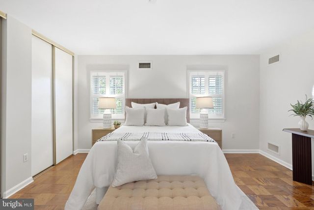 1011 N PITT ST, Alexandria, VA 22314