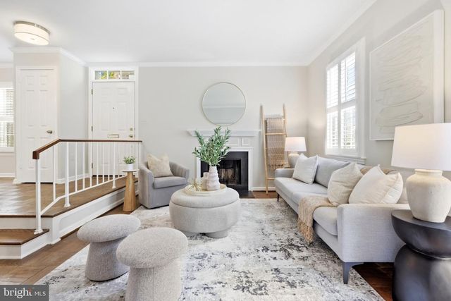 1011 N PITT ST, Alexandria, VA 22314