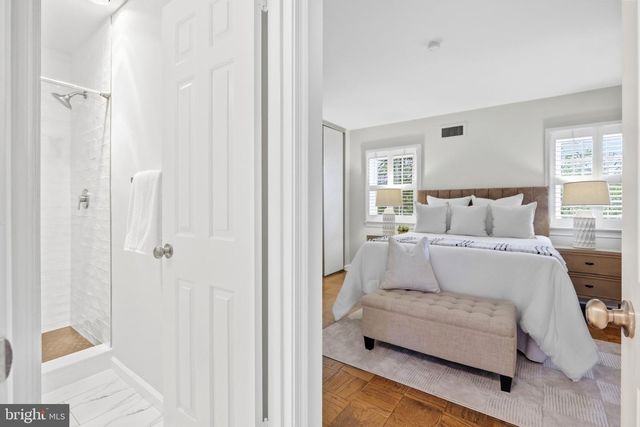 1011 N PITT ST, Alexandria, VA 22314