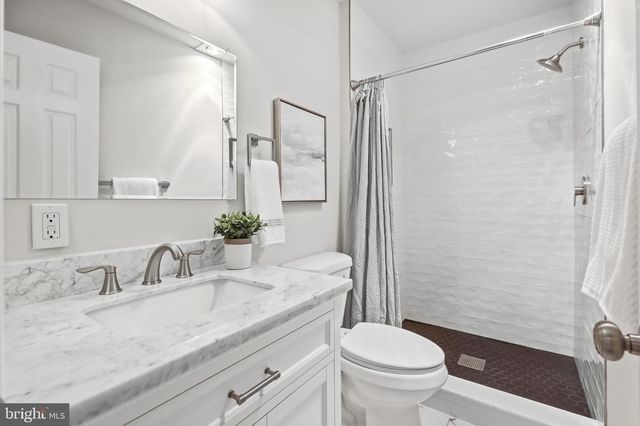 1011 N PITT ST, Alexandria, VA 22314