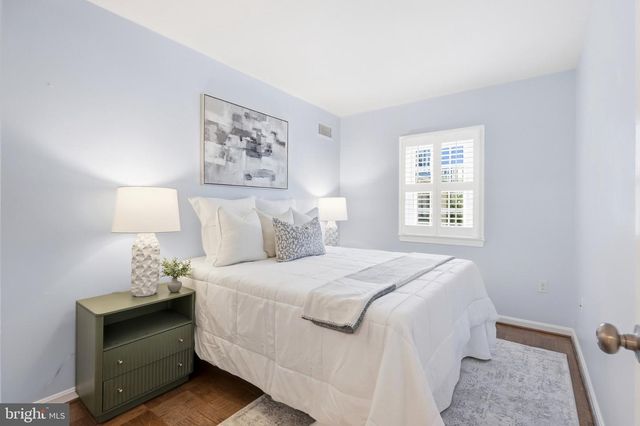1011 N PITT ST, Alexandria, VA 22314