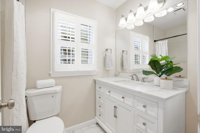 1011 N PITT ST, Alexandria, VA 22314