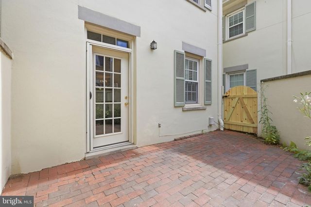 1011 N PITT ST, Alexandria, VA 22314