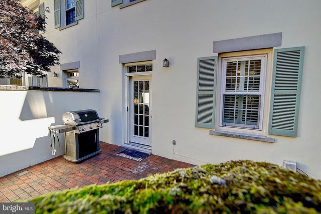 1011 N PITT ST, Alexandria, VA 22314
