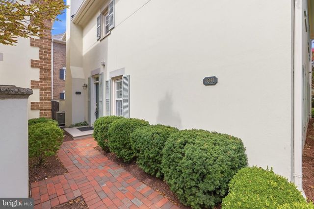 1011 N PITT ST, Alexandria, VA 22314
