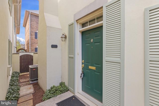 1011 N PITT ST, Alexandria, VA 22314