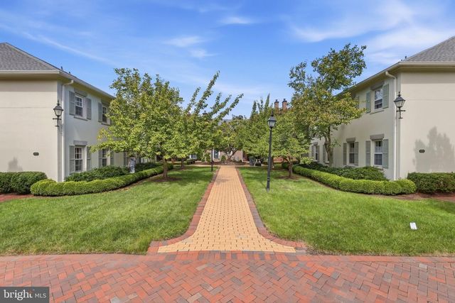 1011 N PITT ST, Alexandria, VA 22314