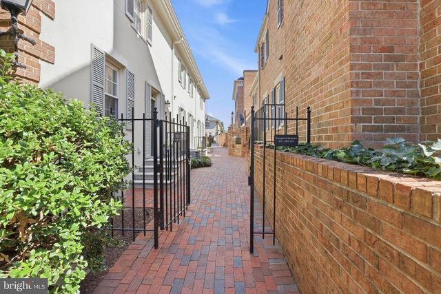 1011 N PITT ST, Alexandria, VA 22314