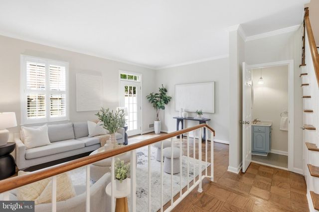 1011 N PITT ST, Alexandria, VA 22314