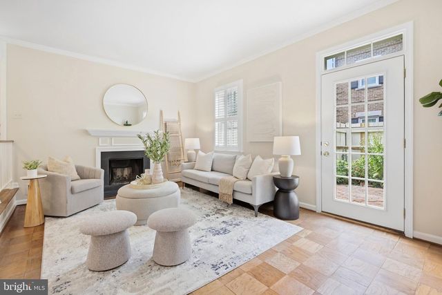 1011 N PITT ST, Alexandria, VA 22314
