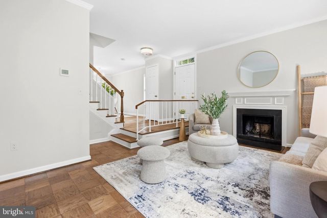 1011 N PITT ST, Alexandria, VA 22314