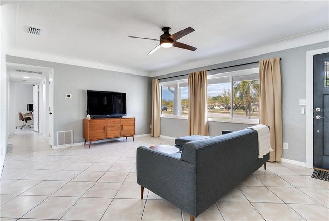 6688 30 AVENUE N, St Petersburg, FL 33710