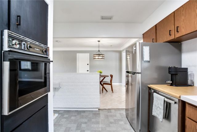 6688 30 AVENUE N, St Petersburg, FL 33710