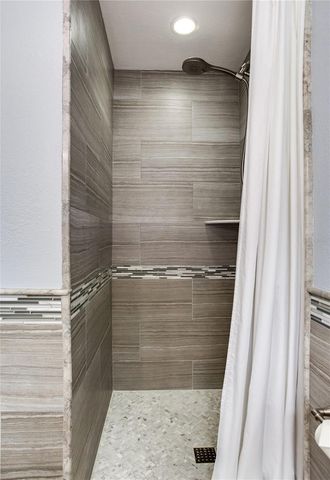 6688 30 AVENUE N, St Petersburg, FL 33710