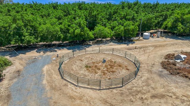 13715 E Nebraska, Kingsburg, CA 93631