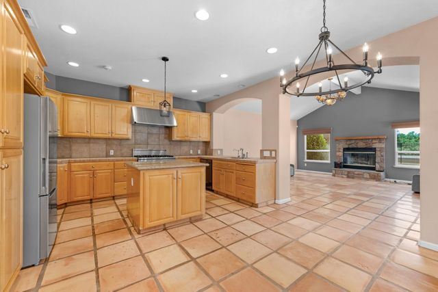 13715 E Nebraska, Kingsburg, CA 93631