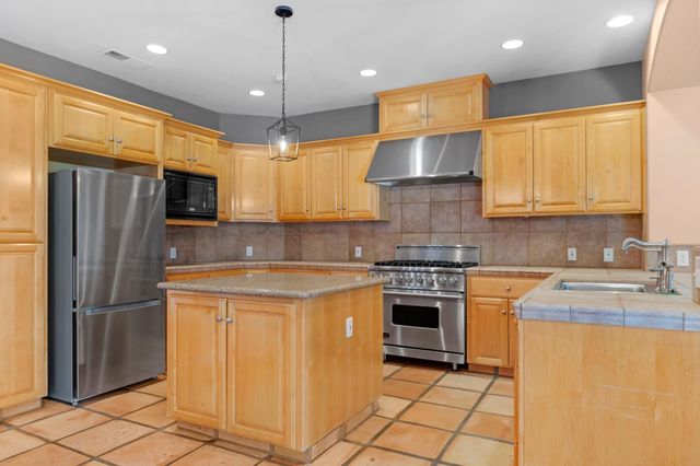 13715 E Nebraska, Kingsburg, CA 93631