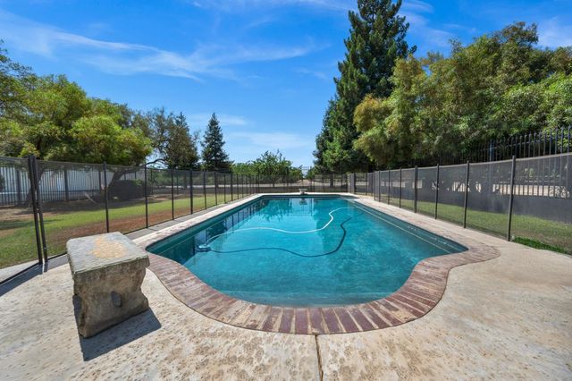 13715 E Nebraska, Kingsburg, CA 93631