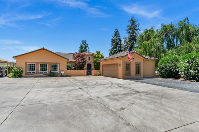 13715 E Nebraska, Kingsburg, CA 93631