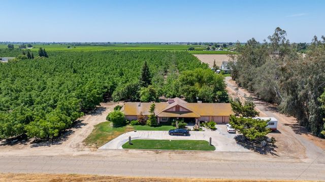 13715 E Nebraska, Kingsburg, CA 93631