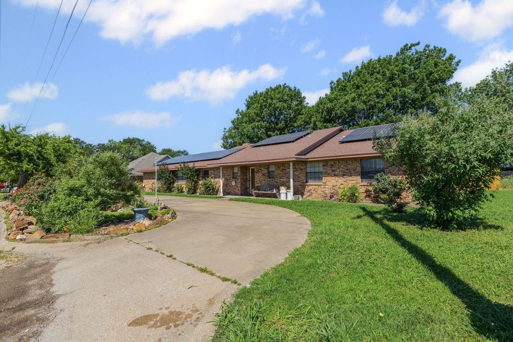 100 Yorkshire Drive, Princeton, TX 75407