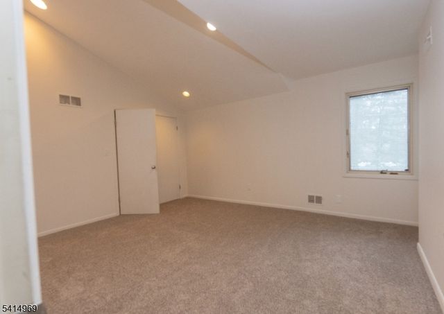 22 Post Ln, Livingston Twp., NJ 07039