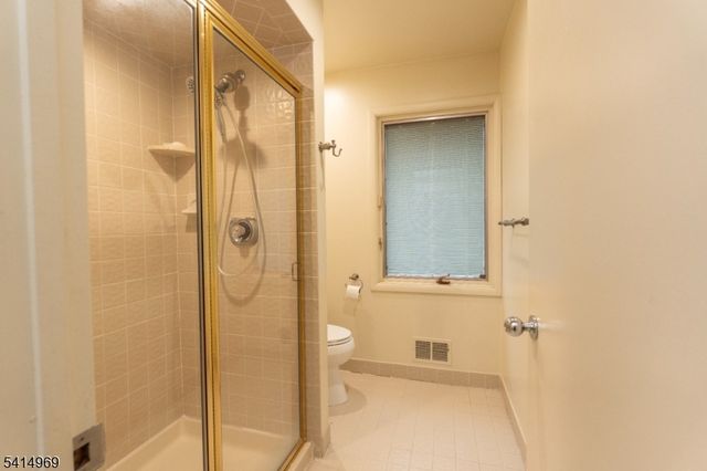22 Post Ln, Livingston Twp., NJ 07039